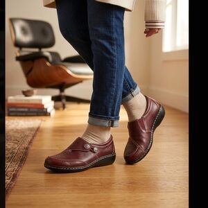 Clarks womans Dark Red Leather Slip-Ons